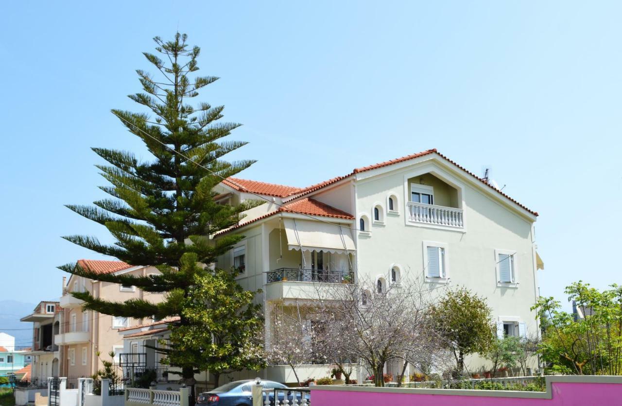 Araucaria Home Lixouri Luaran gambar