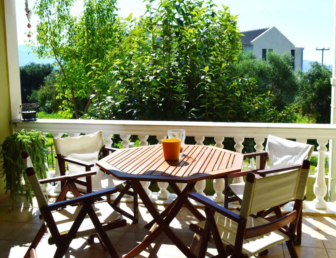 Araucaria Home Lixouri Luaran gambar